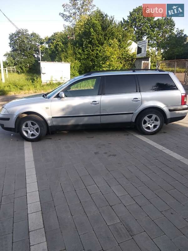 Универсал Volkswagen Passat 2001 в Бориславе