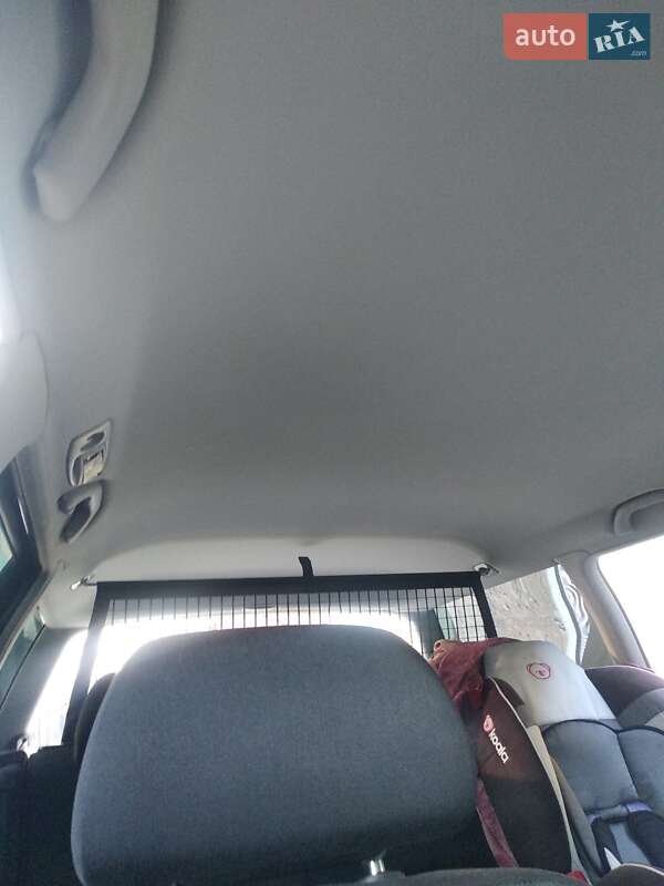 Универсал Volkswagen Passat 2001 в Бориславе