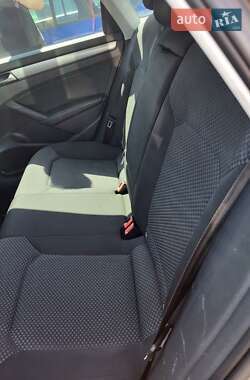 Седан Volkswagen Passat 2014 в Тернополе