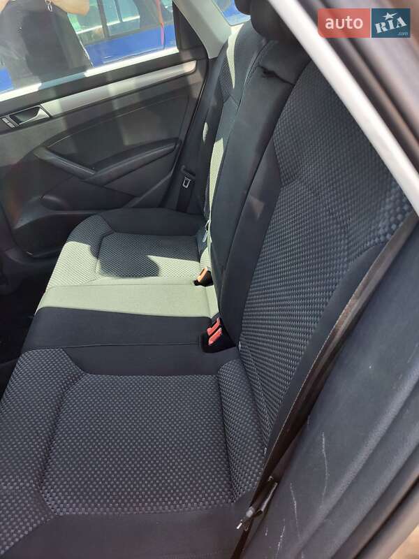 Седан Volkswagen Passat 2014 в Тернополі