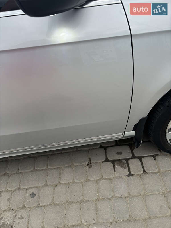 Універсал Volkswagen Passat 2013 в Івано-Франківську