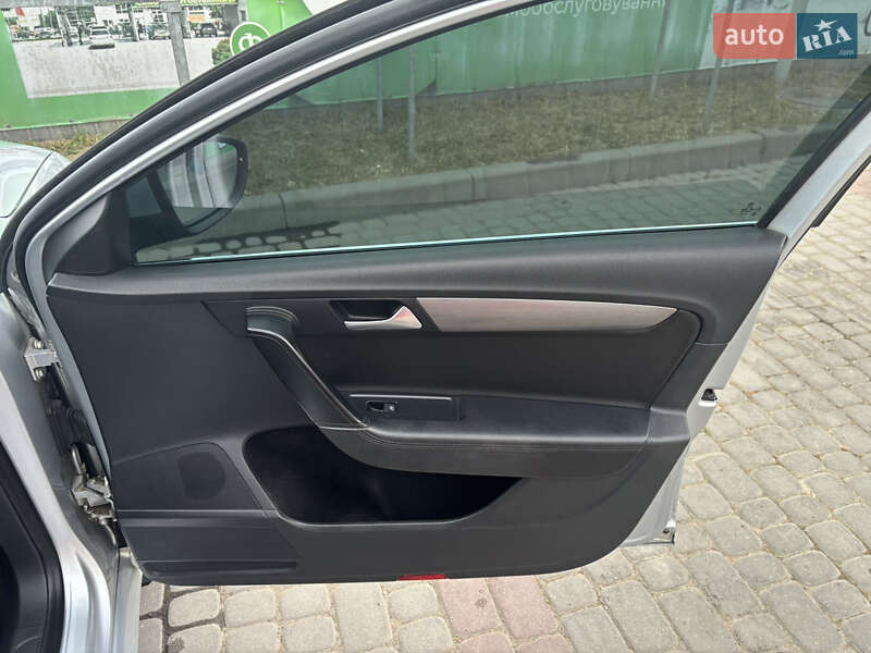 Універсал Volkswagen Passat 2013 в Івано-Франківську