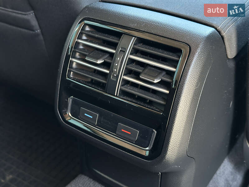 Универсал Volkswagen Passat 2018 в Дубно фото 32 Универсал Volkswagen Passat 2018 в Дубно