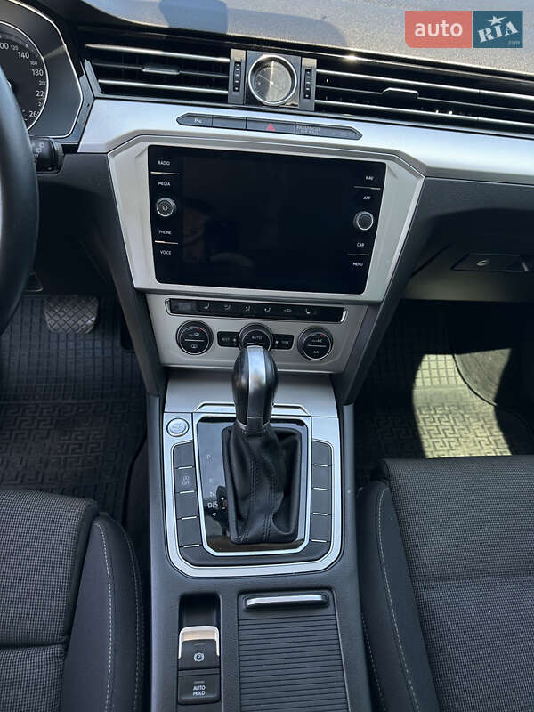 Универсал Volkswagen Passat 2018 в Дубно фото 39 Универсал Volkswagen Passat 2018 в Дубно