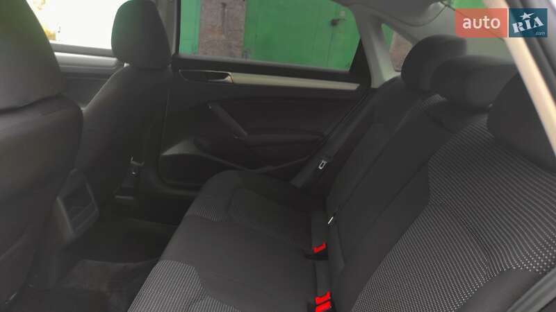 Седан Volkswagen Passat 2018 в Киеве