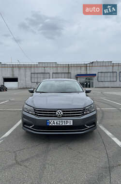 Седан Volkswagen Passat 2018 в Киеве