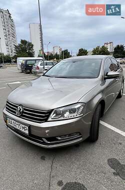 Седан Volkswagen Passat 2012 в Києві