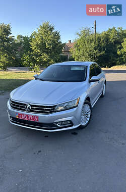 Седан Volkswagen Passat 2017 в Калуше