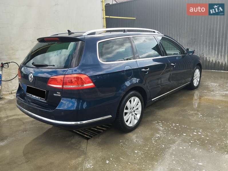 Універсал Volkswagen Passat 2010 в Чернівцях
