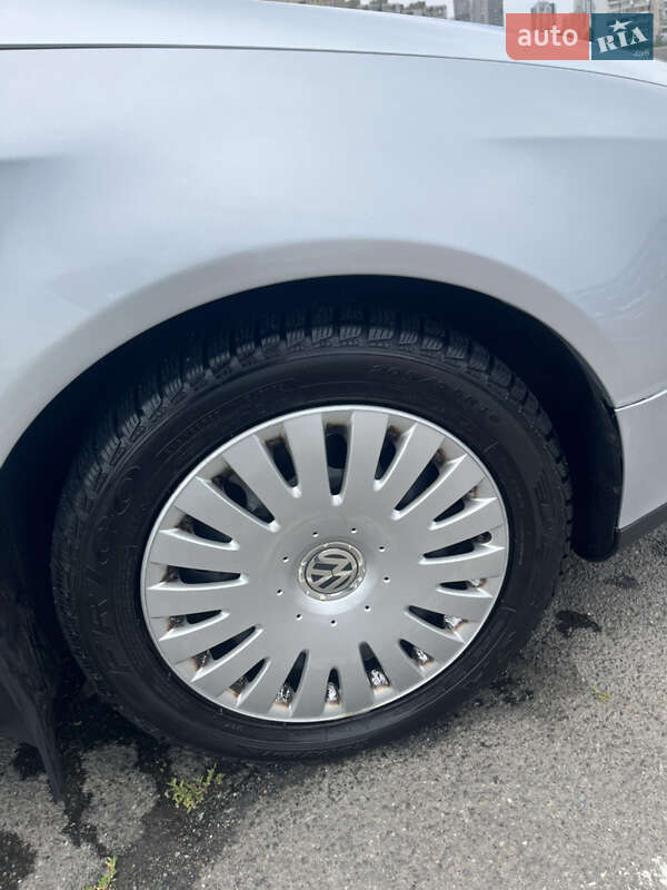 Седан Volkswagen Passat 2008 в Києві
