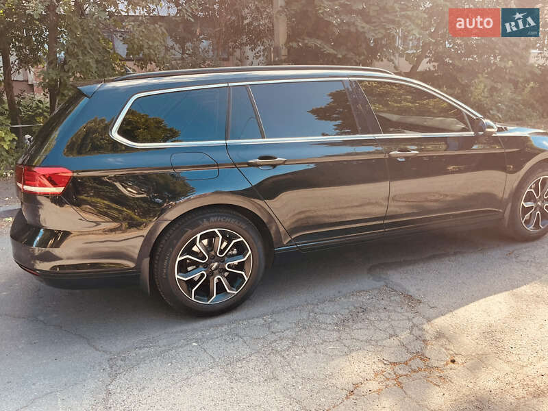 Универсал Volkswagen Passat 2016 в Ужгороде