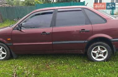 Седан Volkswagen Passat 1994 в Глухові