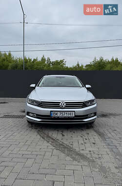 Універсал Volkswagen Passat 2017 в Сарнах