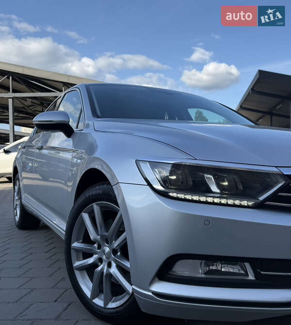 Седан Volkswagen Passat 2016 в Житомире