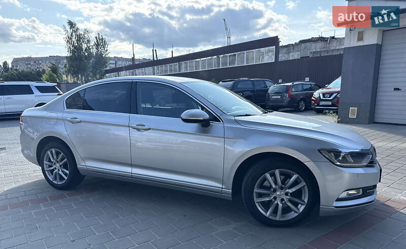Седан Volkswagen Passat 2016 в Житомире