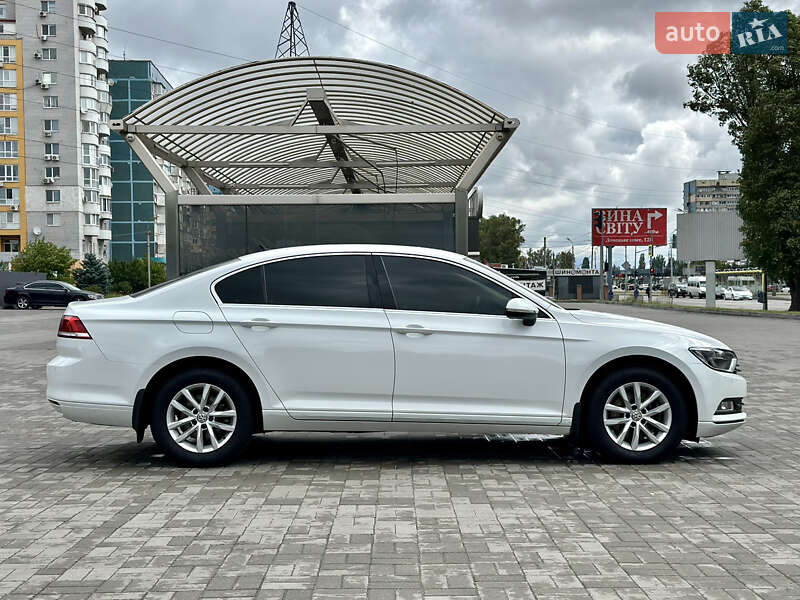 Седан Volkswagen Passat 2015 в Дніпрі