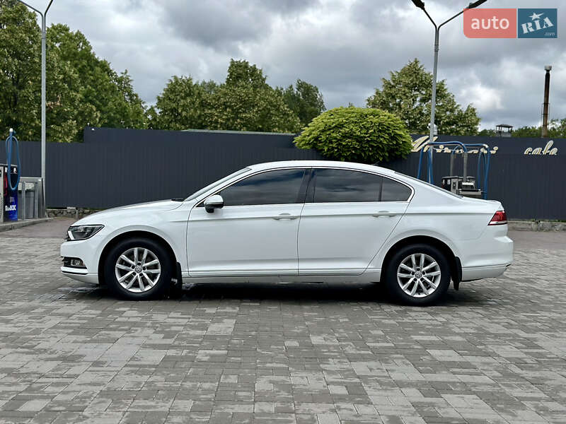 Седан Volkswagen Passat 2015 в Дніпрі