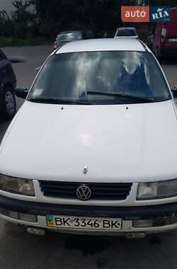 Седан Volkswagen Passat 1994 в Ровно