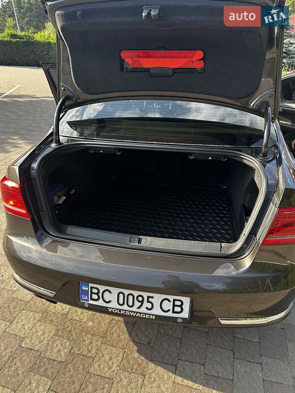 Седан Volkswagen Passat 2012 в Львові