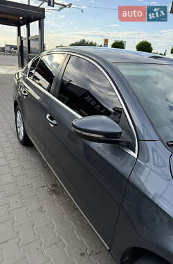 Седан Volkswagen Passat 2014 в Черновцах