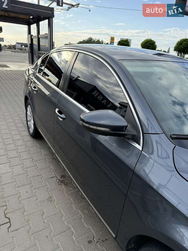 Седан Volkswagen Passat 2014 в Черновцах