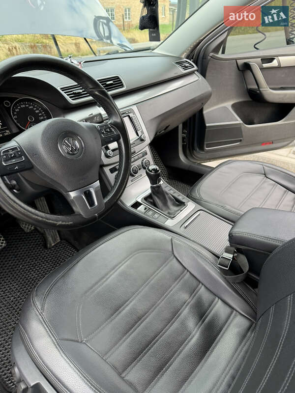Седан Volkswagen Passat 2014 в Черновцах