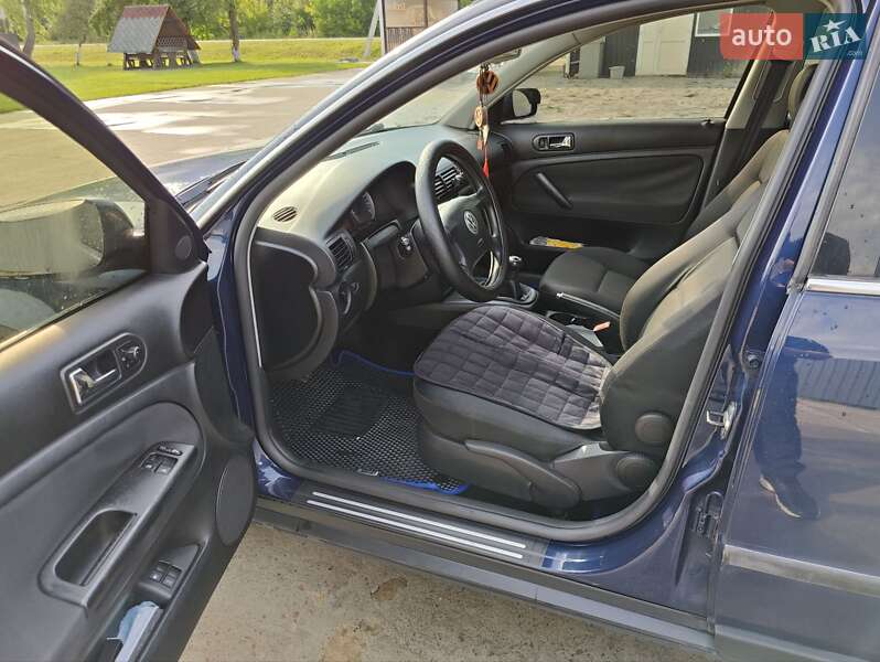 Універсал Volkswagen Passat 2003 в Житомирі