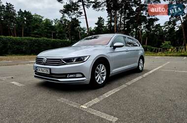 Седан Volkswagen Passat 2017 в Києві