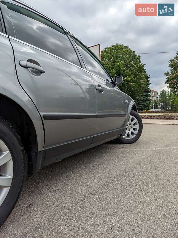 Седан Volkswagen Passat 2003 в Українці