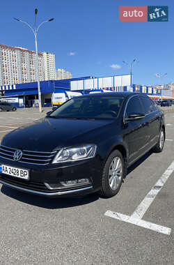 Седан Volkswagen Passat 2013 в Киеве