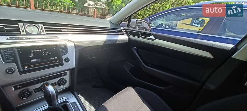 Універсал Volkswagen Passat 2015 в Львові