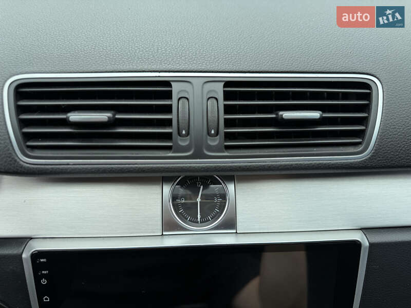 Седан Volkswagen Passat 2014 в Николаеве
