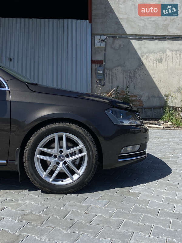 Седан Volkswagen Passat 2012 в Каменке-Бугской