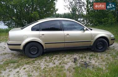 Седан Volkswagen Passat 2001 в Ирпене