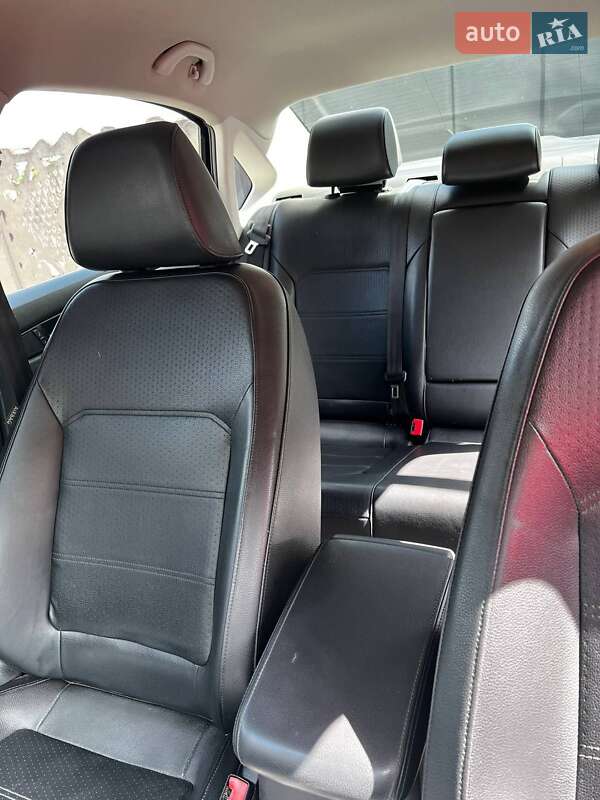 Седан Volkswagen Passat 2013 в Великодолинському