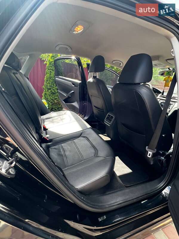Седан Volkswagen Passat 2013 в Великодолинському