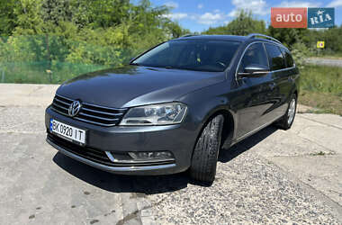 Универсал Volkswagen Passat 2012 в Ярмолинцах