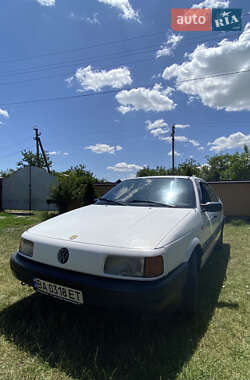 Седан Volkswagen Passat 1989 в Новоархангельську