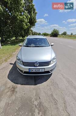 Универсал Volkswagen Passat 2011 в Ровно