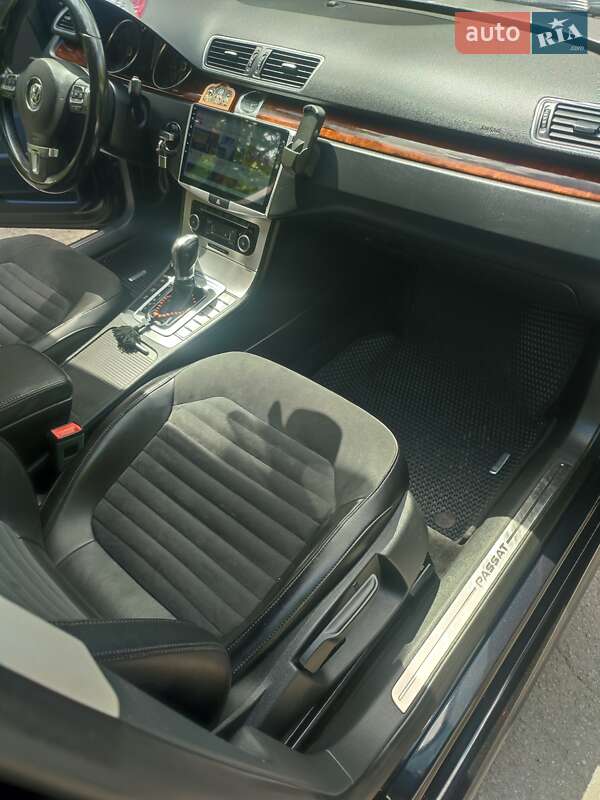 Універсал Volkswagen Passat 2011 в Звягелі