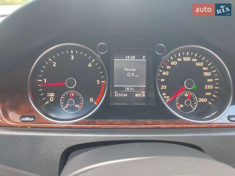 Універсал Volkswagen Passat 2011 в Звягелі