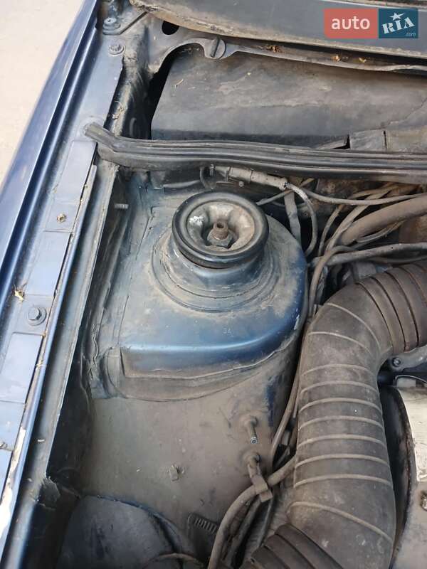 Седан Volkswagen Passat 1994 в Бродах