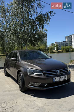 Седан Volkswagen Passat 2012 в Івано-Франківську