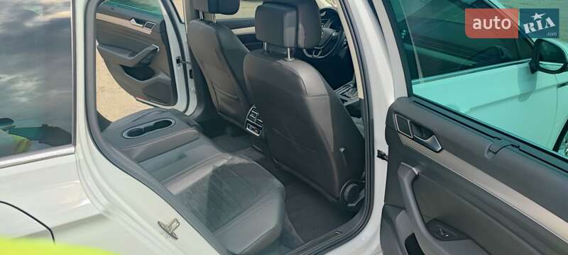 Универсал Volkswagen Passat 2015 в Днепре