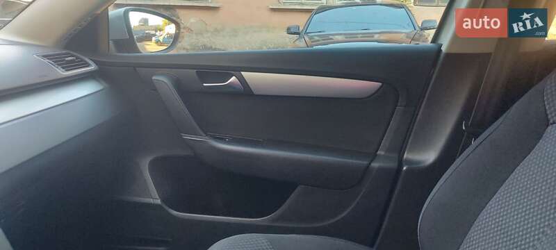 Універсал Volkswagen Passat 2012 в Коломиї
