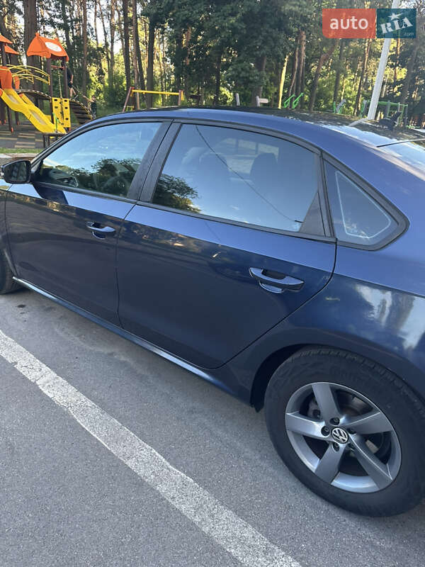 Седан Volkswagen Passat 2013 в Чернигове