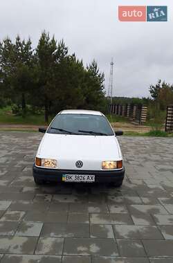 Седан Volkswagen Passat 1993 в Сарнах