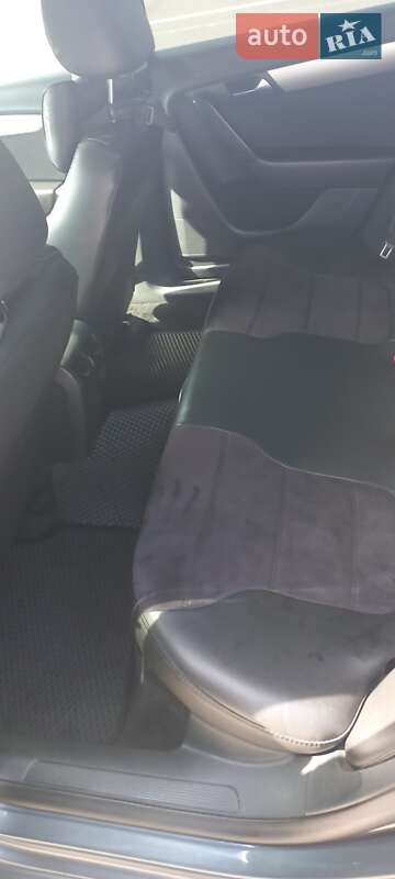 Седан Volkswagen Passat 2011 в Києві