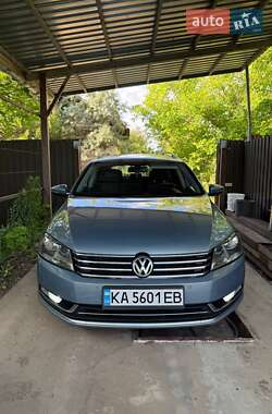 Универсал Volkswagen Passat 2012 в Киеве