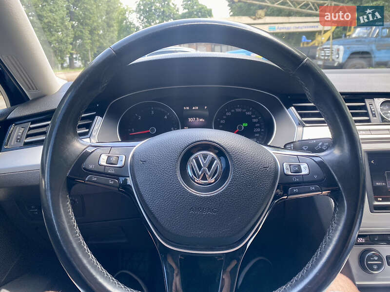 Седан Volkswagen Passat 2017 в Кролевце